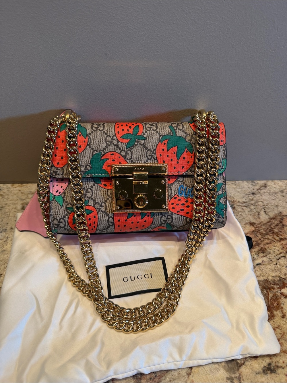 Gucci Shoulder Bag Multicolor GG
Strawberry Padlock